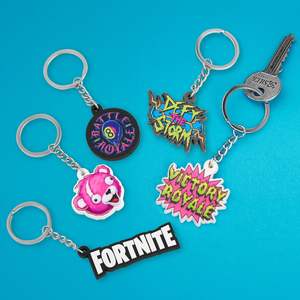 Ensemble de 5 porte-clés <span class=keywords><strong>Fortnite</strong></span>, légers, durables, uniques, sacs à dos, cadeaux <span class=keywords><strong>d</strong></span>'<span class=keywords><strong>anniversaire</strong></span>, cadeaux de jeu amusants, garçons, adolescents, hommes - Product Image 3