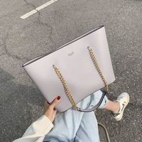 Sac fourre-tout en cuir PU grande capacité Jialing de luxe pour femme, inspiré des créateurs, avec porte-clés et chaînes célèbres 5A