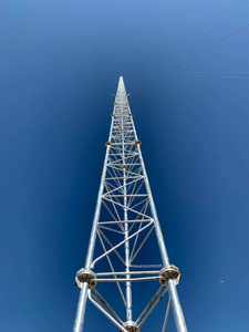 Poteau de tour de télécommunications et radar autoportant en acier galvanisé à chaud avec protection contre la foudre, tailles personnalisées, durée de vie 20-50 ans - Product Image 4
