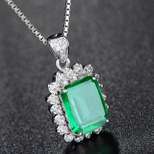 Collana con ciondolo in cristallo rettangolare verde per donna, regalo di anniversario, gioielli di moda - Product Image 2