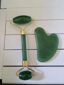 Set de Rodillo de Jade y Guasha, Hermoso Set de Rodillos Faciales de Piedra de Jade, Set de Rodillos de Jaspe Rojo - Product Image 3