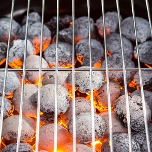 Precio de fábrica Almohada esférica sin humo Forma Barbacoa Carbón - Product Image 1