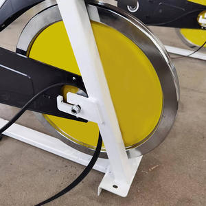 Équipement de gymnastique d'entraînement cardio de couleur personnalisée vélo d'exercice de rotation magnétique commercial en fer à repasser pour la musculation - Product Image 5