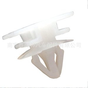 Clip de fixation latérale en nylon Renault Kangoo Clio 7703067448 pour remplacement et réparation - Product Image 3