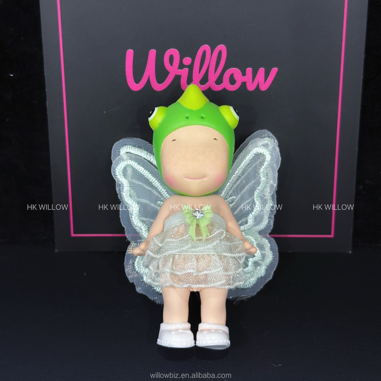 ชุดเดรสลูกไม้สีเขียว