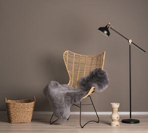 Tapis en peau de mouton de style scandinave, ensemble de tapis en cuir gris teint - Product Image 1