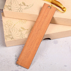 Marque-pages en bois brut de style chinois du fabricant Redwood, cadeau souvenir, logo personnalisé - Product Image 3