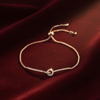 Bracelet anti-ternissement élégant pour femme, idéal pour les achats en ligne, avec anneau de fiançailles et maillons de chaîne tendance