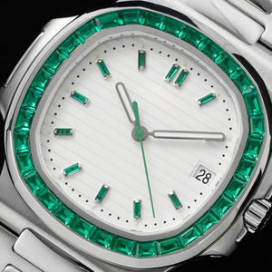 Reloj Octagonal Deportivo y Elegante de Primera Calidad con Gema Verde, Caja de Acero 316L y Esfera con Relieve Ondulado para Ocasiones Casuales y de Negocios - Product Image 2