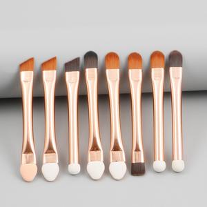 Mini brosse portative <span class=keywords><strong>de</strong></span> maquillage <span class=keywords><strong>de</strong></span> fard à paupières et <span class=keywords><strong>de</strong></span> revêtement <span class=keywords><strong>de</strong></span> lèvre d'éponge double face avec la fibre artificielle d'utilisation <span class=keywords><strong>de</strong></span> correcteur 7.5cm - Product Image 4