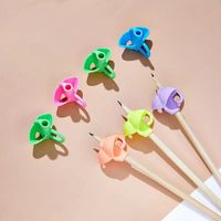 Nouveau Multiple Couleur Enfants Porte-Crayon En Gros Pinceau Marqueur Gras Stylo Primaire Secondaire Étudiants Stylo Grip Correcteur