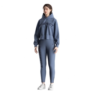 Ensembles de sweats à capuche courts élégants pour femmes, chauds et légers, conçus avec une coupe courte et tendance, idéaux pour un style streetwear. - Product Image 6