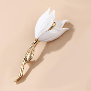 Broche de Moda Chapado en Oro con Perlas de Circonio y Aleación de Tulipán, Regalo de Lujo Coreano de Alta Calidad para Mujer, para Boda, Compromiso o Fiesta - Product Image 3