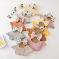 Ensemble cadeau pour nouveau-né : Bavoirs en mousseline de coton, bandeau à nœud en dentelle, ensemble de bavoirs doux pour bébé
