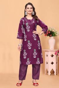 ชุดคุर्ตาพิมพ์ลายสีแดงเลือดหมูสำหรับผู้หญิง รุ่น 3008 ผ้าโพลีเรยอน เป็นมิตรกับสิ่งแวดล้อม ชุดเซ็ตขายส่ง ไซส์ S ถึง 3XL - Product Image 4