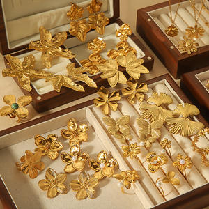 Pendientes de Acero Inoxidable Chapados en Oro de 18k con Mariposa de Estilo Retro Francés e Instagram, Pulido y Esmerilado a Mano de Gama Alta - Product Image 1