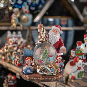 Personnalisé Grande Lumière Musique Automatique Neige <span class=keywords><strong>Père</strong></span> <span class=keywords><strong>Noël</strong></span> Boule de Verre Décoration Boule de Cristal de <span class=keywords><strong>Noël</strong></span> Ornement en Résine - Product Image 3
