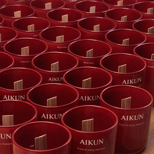 AIKUN - Velas Aromáticas de Cera de Soja en Frascos de Vidrio Personalizados, Suministro Directo de Fábrica al por Mayor, Larga Duración, para Dormitorio u Oficina - Product Image 3