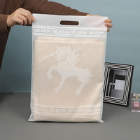Sac de vêtements en gros UniOne personnalisé pour t-shirts, sous-vêtements épaissis, sac en plastique avec poignée, sac de magasin de vêtements en CPE dépoli avec fermeture éclair