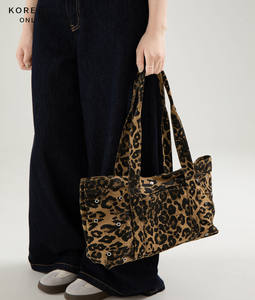 Bolso Tote de Gran Capacidad con Estampado de Leopardo para Mujer, Nuevo Bolso de Mano Versátil de Lujo Ligero, Bolso de Hombro, Bolso de Compras - Product Image 3