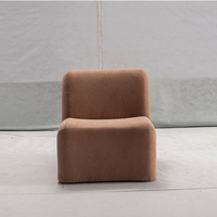 Fauteuil pivotant de luxe européen moderne en tissu durable et bois de chêne pour hall, salon, hôtels, appartements, villas, centres commerciaux, ateliers, entrepôts