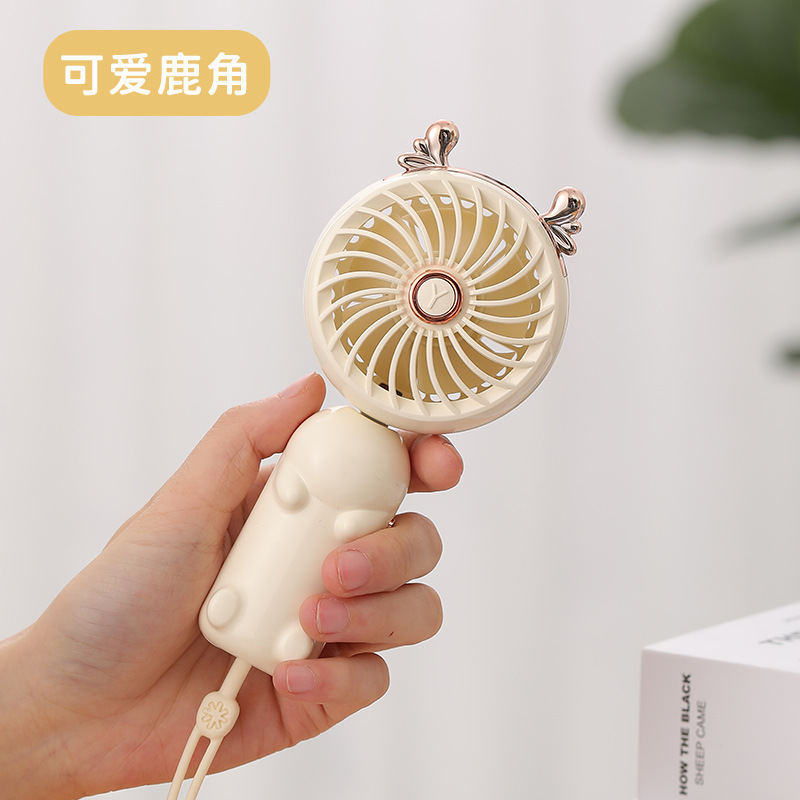 Adorable blanc fauve