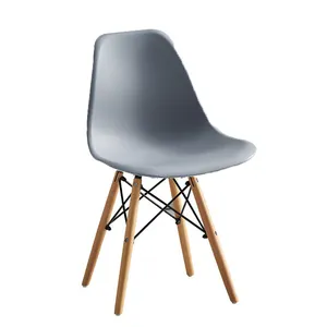Chaises colorées de meubles de conception de mode chaises de salle à manger en plastique modernes chaise de tulipe bon marché avec la jambe en bois de hêtre