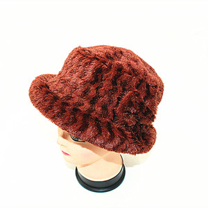 Sombrero de felpa para mujer, gorro de terciopelo cálido para invierno, para exteriores, de color rojo, caqui, negro, granate, YL0305 - Product Image 5