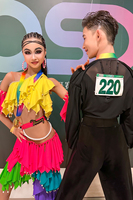 Costume de danse latine Vennystyle - Robes colorées en spandex/coton, conçues sur mesure pour les compétitions et les spectacles, design spectaculaire