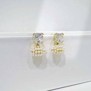 Boucles d'oreilles vintage en argent sterling 925 plaqué or 18 carats, avec perle d'eau douce, motif fleur, style luxueux et tendance, prix usine. - Product Image 2