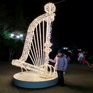 Decoración Navideña LED con Forma de Guitarra Creativa para Jardín, Parque, Festival, Evento con Temática Musical - Product Image 1