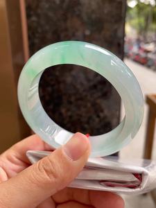 หยกหยกสีเขียวหวานเกรดจีนธรรมชาติแบบวงกลมแท้ดอกไม้สีเขียวลอยพื้นหลังสีขาว Qing นางสนมของจักรพรรดิ - Product Image 3