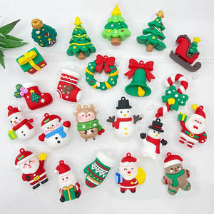 Prêt <span class=keywords><strong>à</strong></span> expédier mignon Anime Style bonhomme de neige père arbre de noël PVC porte-clés souple EVA caoutchouc avec alliage de fer métal pour les filles - Product Image 3