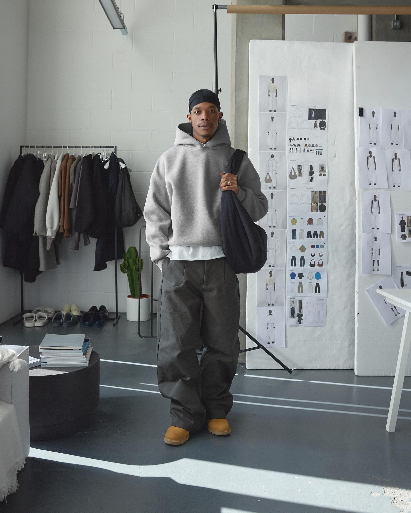 Felpa con cappuccio grigia