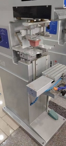 Imprimante <span class=keywords><strong>de</strong></span> <span class=keywords><strong>tampon</strong></span> d'encre <span class=keywords><strong>de</strong></span> navette <span class=keywords><strong>de</strong></span> précision 2 couleurs pour balles <span class=keywords><strong>de</strong></span> golf jouets ronds chapeaux durs avec contrôle d'encre réglable - Product Image 3