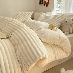 طقم أغطية سرير من الصوف السميك عالي الجودة مكون من أربع قطع بلون واحد مع غطاء لحاف وملاءة سرير من الفرو الناعم - Product Image 2