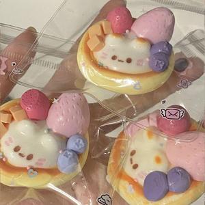 ของเล่นบีบ Xiaohongshu รูปสตรอว์เบอร์รี ไข่ทาร์ต แมวเหมียว ของเล่นบีบน้ำพลาสติก เนื้อครีม บรรเทาความเครียด - Product Image 2