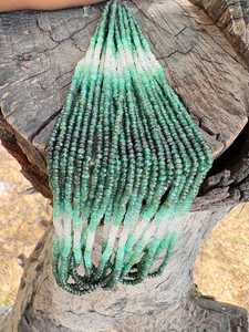 Perles de pierre verte de qualité supérieure, perles rondes facettées en émeraude, perles rondelles |   Brins de pierres précieuses ombrées de 3-4,5 mm à prix de gros - Product Image 2