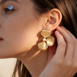 Boucles d'oreilles clous SUMMLY en forme de feuilles de <span class=keywords><strong>Ginkgo</strong></span> <span class=keywords><strong>Biloba</strong></span>, plaquées or 18 carats, en acier inoxydable, étanches, hypoallergéniques, bijoux de mode - Product Image 1