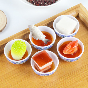 Modelo de colgante de comida estilo TikTok, realista, con diseño de tazón de porcelana azul y blanca, que incluye platos como repollo, cerdo estofado y pescado. - Product Image 1