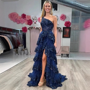 Un splendido abito da sposa leggero per donna, eleganza francese, di alta gamma e con un design di nicchia. È un'accordatura. - Product Image 1
