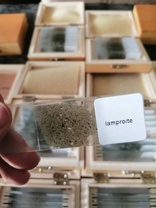 Lames préparées de géologie minérale pour l'identification des roches, destinées à la formation en laboratoire, à la recherche universitaire et à l'étude des minerais dans les microscopes. - Product Image 3