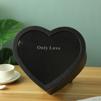 Boîte-cadeau de carton ondulé en forme de cœur personnalisée pour la Saint-Valentin fenêtre transparente avec couvercle à base de fleur estampage de rose d'amour