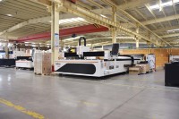 Machine de découpe laser à fibre Raycus 3015 CNC pour tôles métalliques