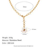Collier élégant en acier inoxydable plaqué or 18 carats avec chaîne en Y et pendentif fleur en fausse perle
