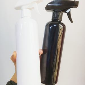 ขวดสเปรย์พลาสติก HDPE ขนาด 300 มล. 500 มล. แบบหัวฉีดพ่นฝอย สำหรับน้ำยาทำความสะอาด สีเหลืองอำพัน สีดำ ทรงกลม สำหรับบรรจุโทนเนอร์หรือน้ำยาอื่นๆ - Product Image 1