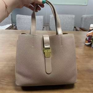 Grand sac à main fourre-tout blanc pour femmes de créateur, couleur unie, style professionnel, résistant à l'eau et à la fermeture éclair, portable, en PU pour un usage quotidien - Product Image 5