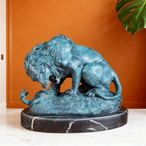 가정 장식을 위한 청동 사자와 뱀 조각 우아한 주조 기법 문 센터피스 - Product Image 1