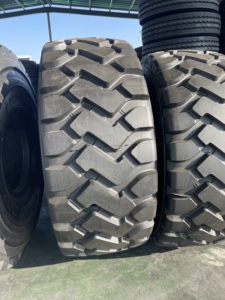 ยางลมคุณภาพสูง OTR E-3 L-3(E)23.5-25 ยางตันแบบไม่มียางในสำหรับรถตักล้อยาง - Product Image 3