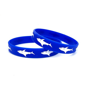 Expédition dans le monde entier imprimé motif requin thème fête de vacances mer vie bracelets en silicone pour hommes et femmes - Product Image 2